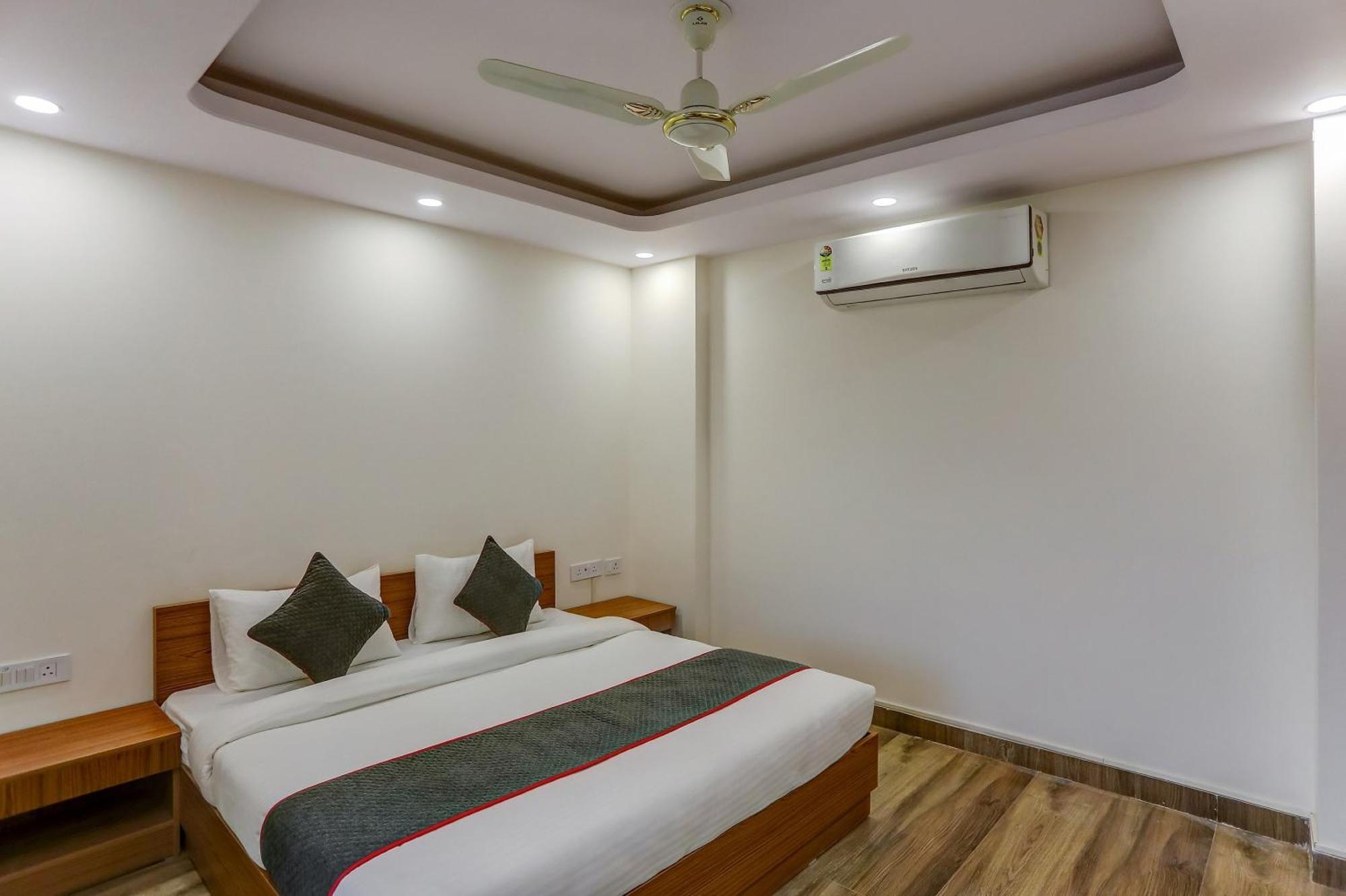 Hotel Collection O The Doors Near Appu Ghar Gurgaon Exterior foto