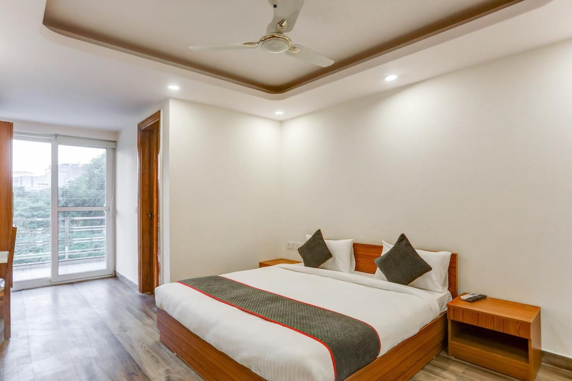 Hotel Collection O The Doors Near Appu Ghar Gurgaon Exterior foto