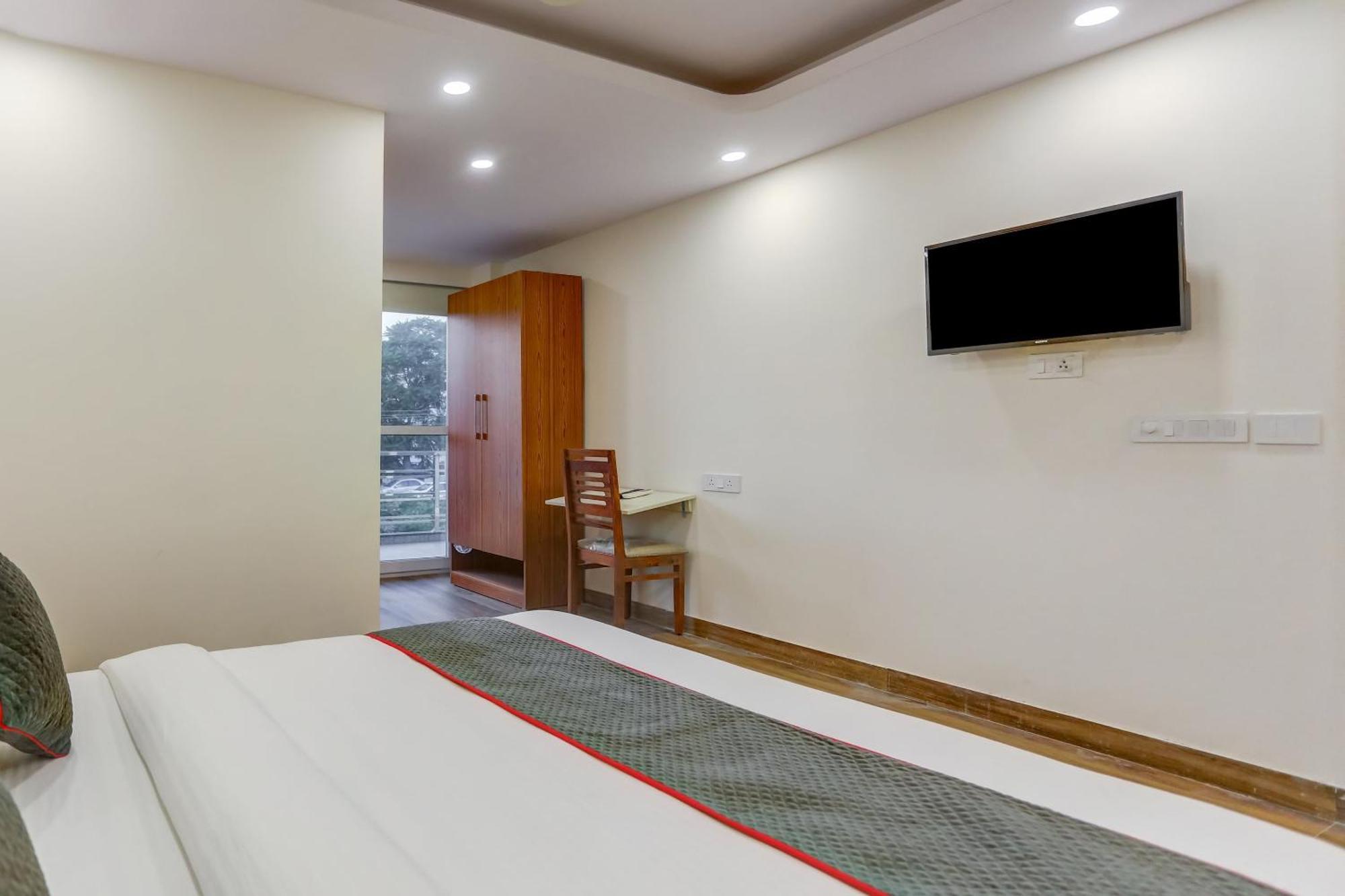 Hotel Collection O The Doors Near Appu Ghar Gurgaon Exterior foto