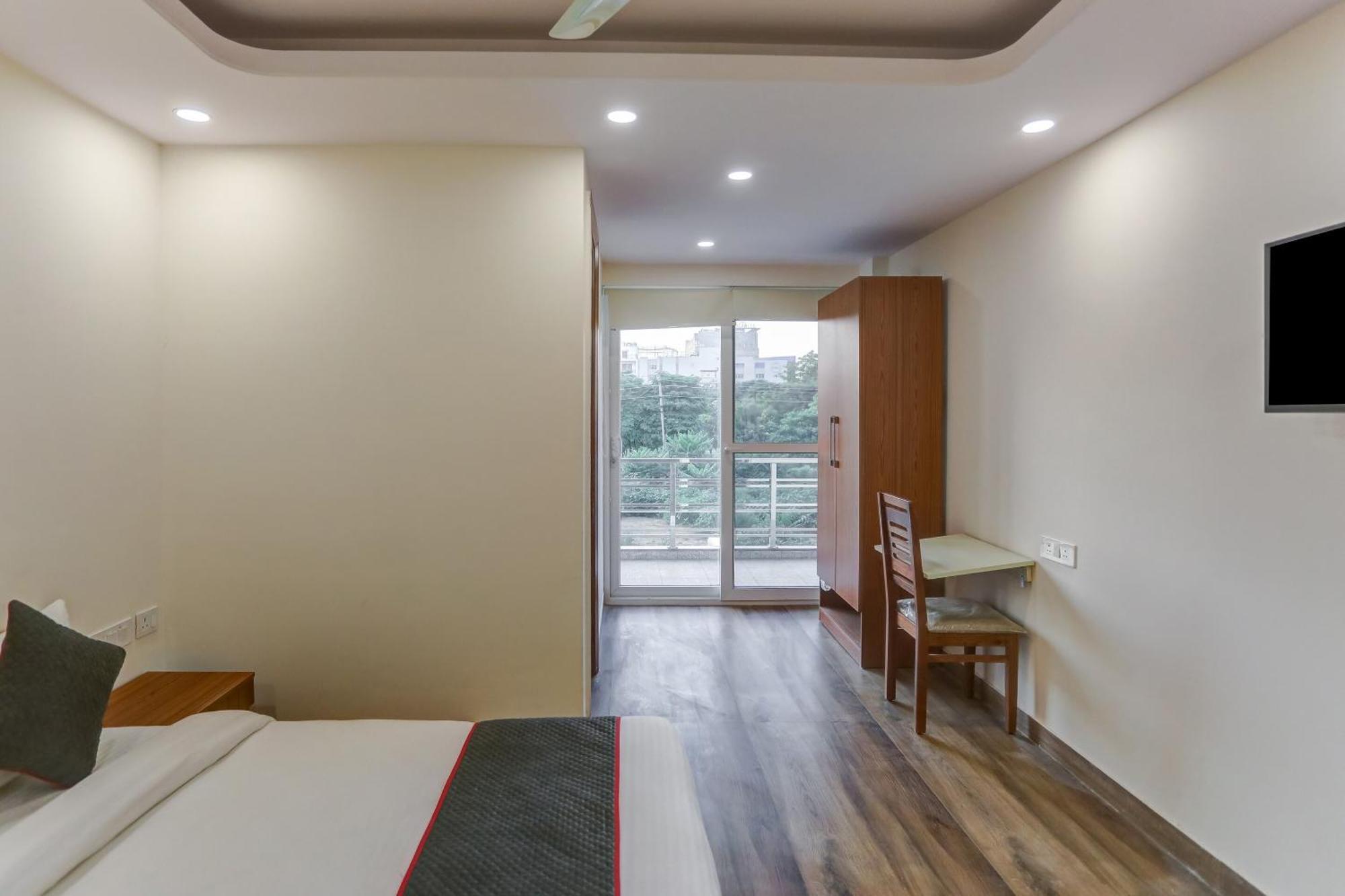 Hotel Collection O The Doors Near Appu Ghar Gurgaon Exterior foto