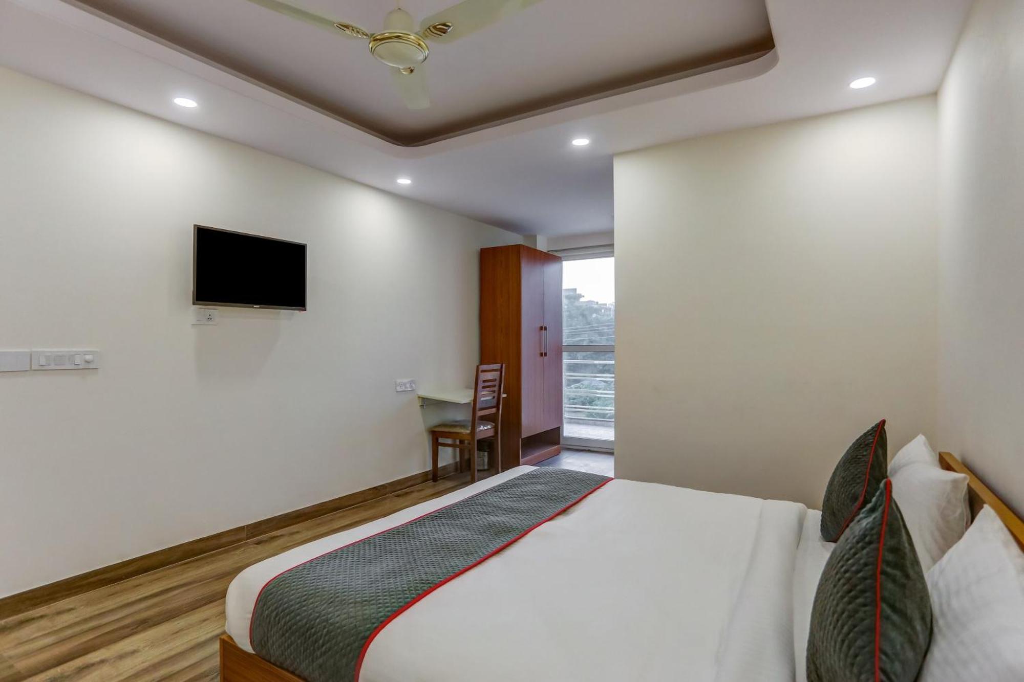 Hotel Collection O The Doors Near Appu Ghar Gurgaon Exterior foto